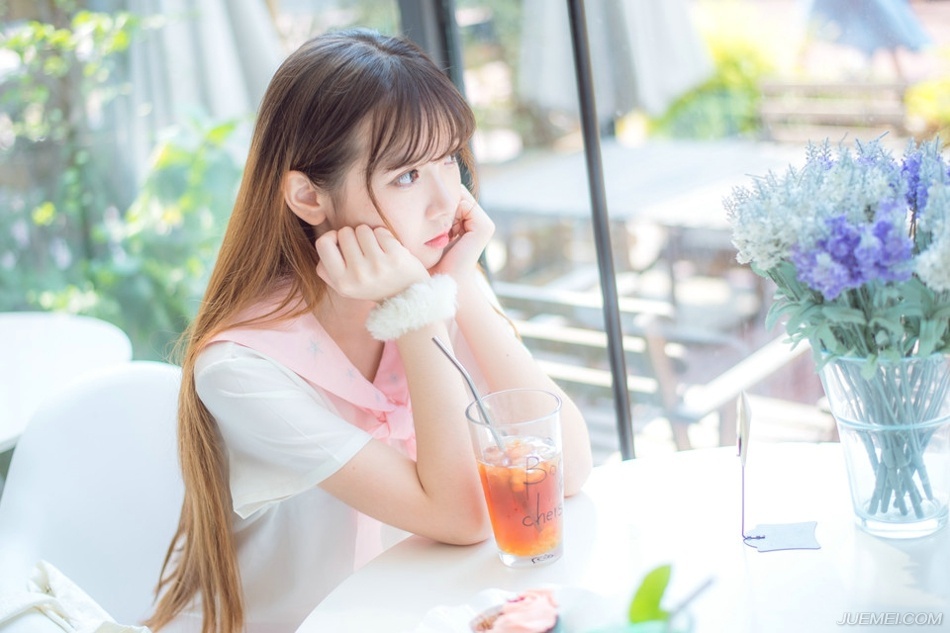 “结阵！”陈到眼见对方悍然动手，只能无奈的迎战，只是陆地上训练有素的军队，此刻在水中，面对敌军的冲击却显得有些混乱不堪，甚至在对方的猛冲撞过来之前，连一个简单的阵型都无法完成。